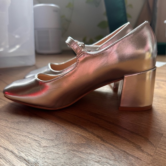 Brand new, never worn Mary Janes size 6.5 - Picture 5 of 8